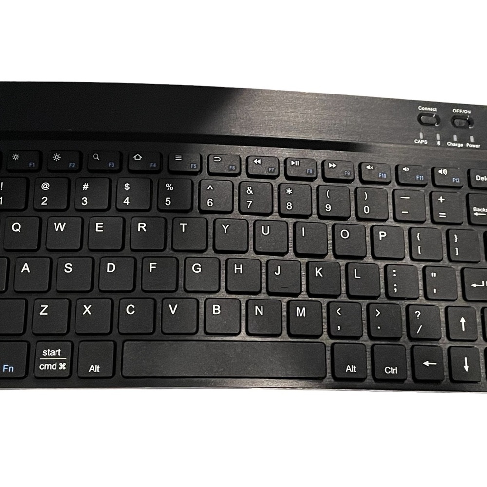 Anker Rechargable Wireless Keyboard in Black